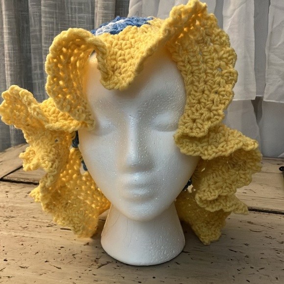 Handmade crocheted granny square bucket hat - Picture 2 of 5